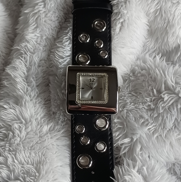 Woman's Guess Watch - Picture 4 of 16